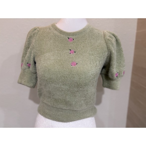 Zara Tops - Zara floral embroidered‎ knit puff sleeve top in green.